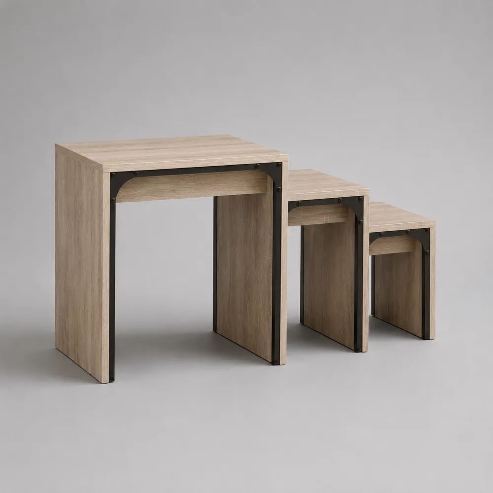 Set di 3 tavolini da salotto impilabili rettangolari in truciolare melaminico e acciaio, rovere chiaro e nero, 60 × 40 × 60 cm, 45 × 35 × 45 cm e 30 × 30 × 33 cm