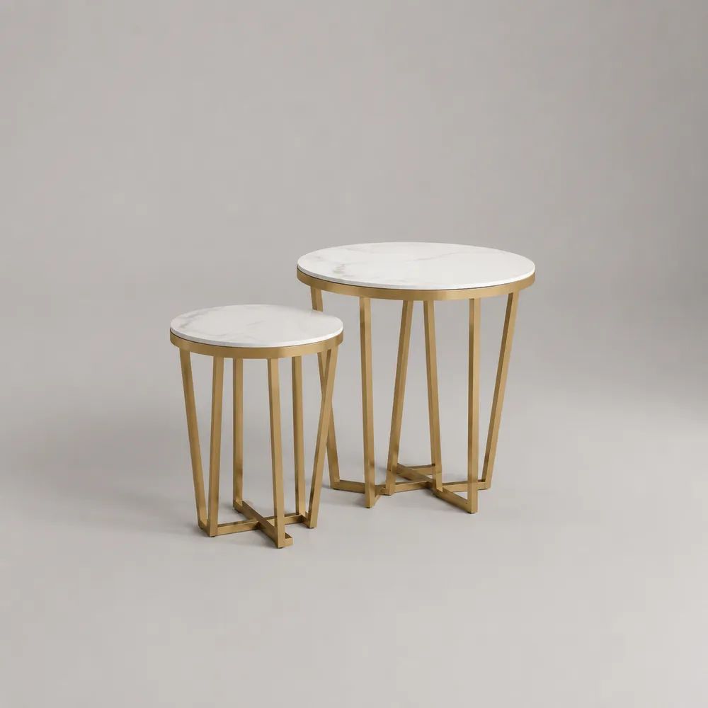 Set di 2 tavolini rotondi componibili in MDF e acciaio, bianco effetto marmo e oro, Ø 60 × 65 cm e Ø 45 × 50 cm