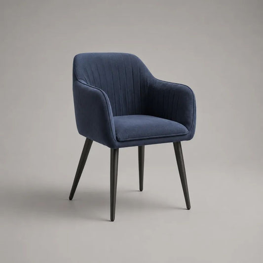 Sedia da pranzo in velluto blu con braccioli, schienale arrotondato e gambe in acciaio nero, 58 x 60 x 82 cm